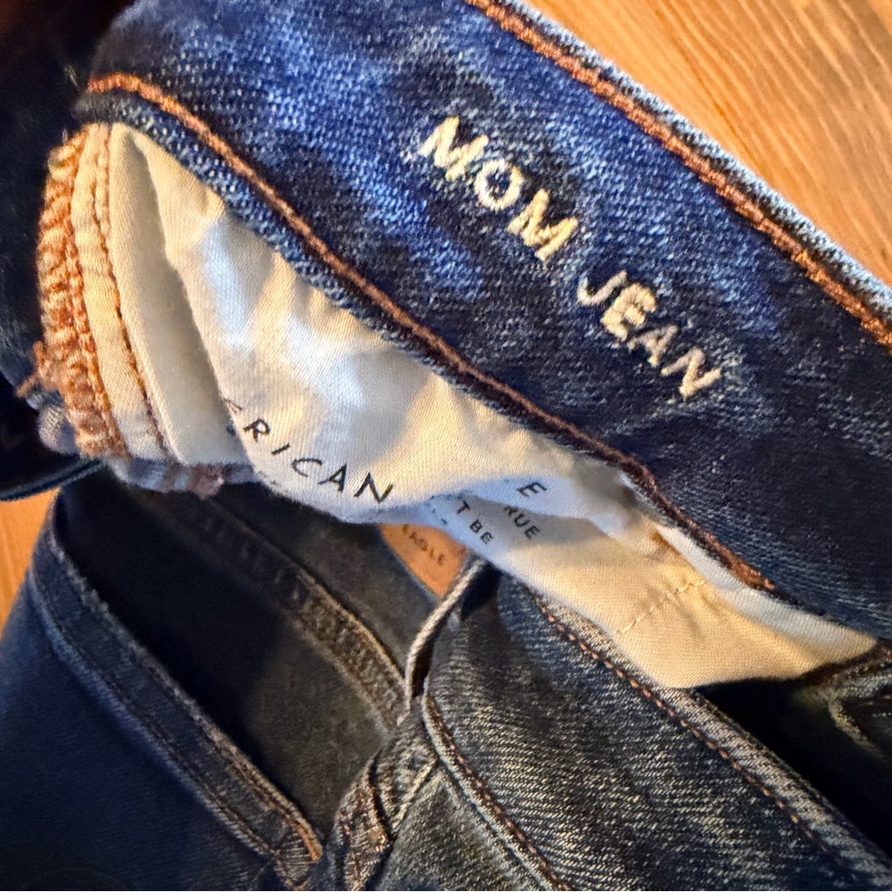American Eagle distressed mom Jean - Picture 4 of 8